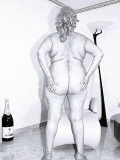 Olena la mia suocera ucraina è una gran vaccona b/n