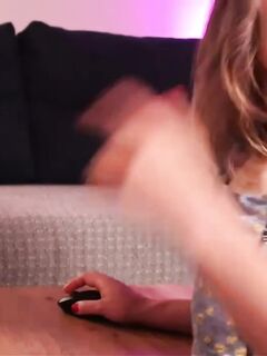 1000 Performer di Striptango con Sex Toys Interattivi Dentro