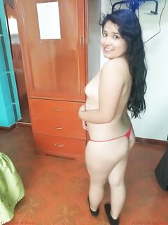 Putita del bikini rojo