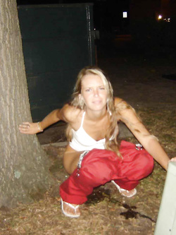 Ragazze ubriache pisciano N.2