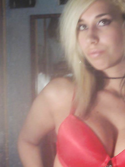 Autofoto di belle ragazze