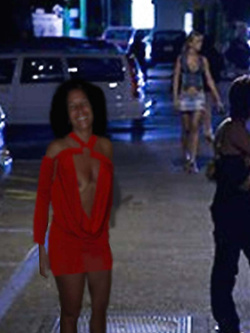 Troia matura esibizionista