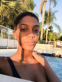 Selfie di una super figona mulatta