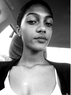 Selfie di una super figona mulatta