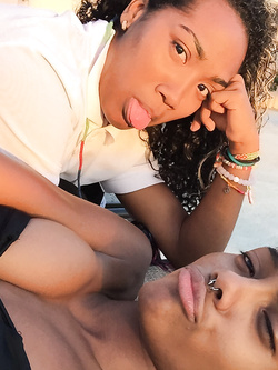 Selfie di una super figona mulatta