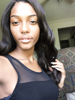 Selfie di una super figona mulatta