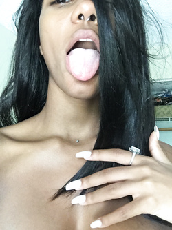 Selfie di una super figona mulatta