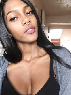 Selfie di una super figona mulatta