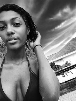 Selfie di una super figona mulatta