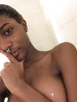 Selfie di una super figona mulatta