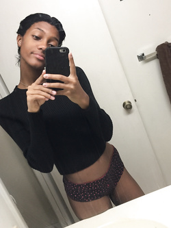 Selfie di una super figona mulatta