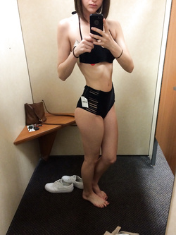 Autoscatti amatoriali sexy di una 18 enne