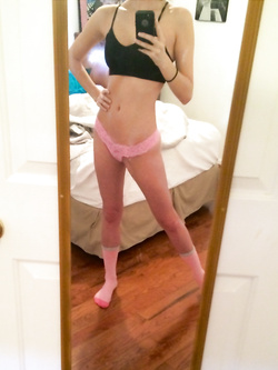 Autoscatti amatoriali sexy di una 18 enne