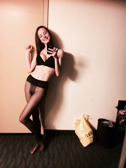 Autoscatti amatoriali sexy di una 18 enne