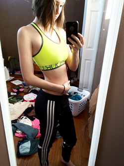 Autoscatti amatoriali sexy di una 18 enne