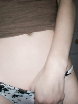 Piccola troia rossa ha voglia di cazzo