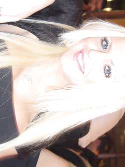 Ci mostra le sue tette appena rifatte