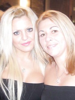 Ci mostra le sue tette appena rifatte