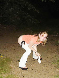 Ragazze ubriache pisciano