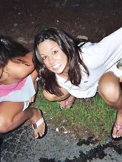 Ragazze ubriache pisciano