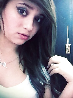 Bella brunetta foto amatoriali