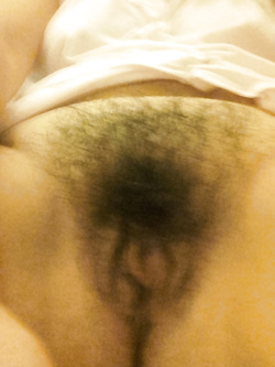 Una figa molto pelosa