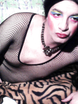 Io con il buco del culo  aperto per bene.....