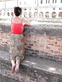 Moglie troia e scalza