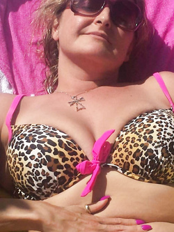 La moglie lo tradisce e lui la fa puttana