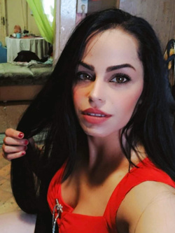 La troia della mia ragazza si vuole esibire sul web