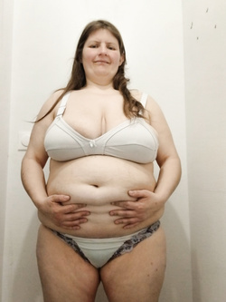 AMELIE MICHON STRIPTEASE 1