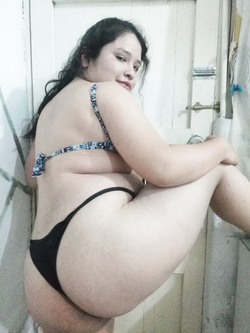 Puta latina con coño peludo